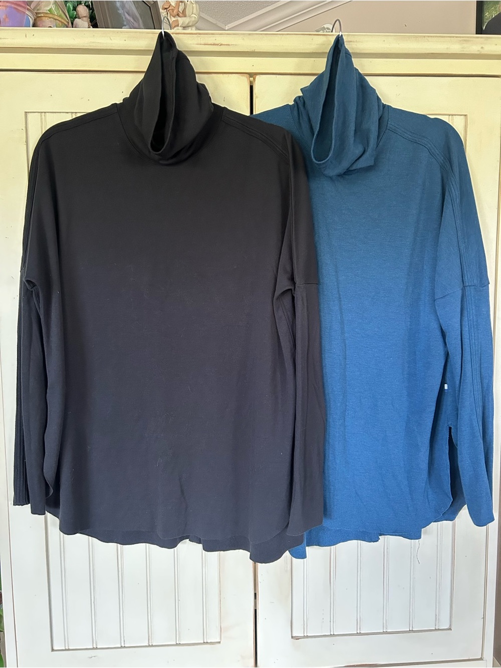 Kit and Ace Burrow Turtlenecks Black Sz M / Teal Size L Both EUC